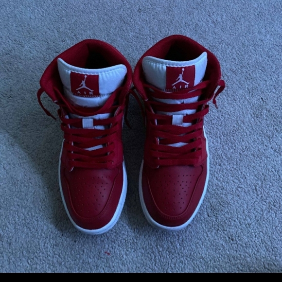 SOLD Air Jordan shoes - Picture 3 of 7